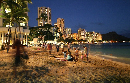Honolulu_Waikiki_Beach.jpg