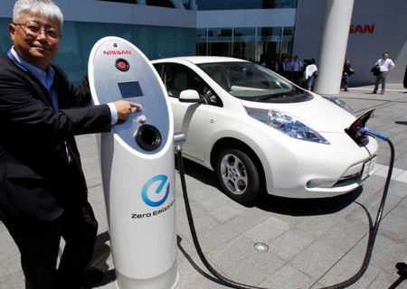 Nissan-Leaf-EV-charging-system.jpg