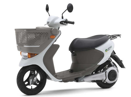 Suzuki-electricity-powered-e-Let’s-scooters-1.jpg