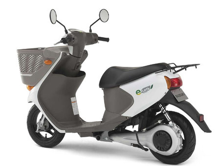 Suzuki-electricity-powered-e-Let’s-scooters-2.jpg