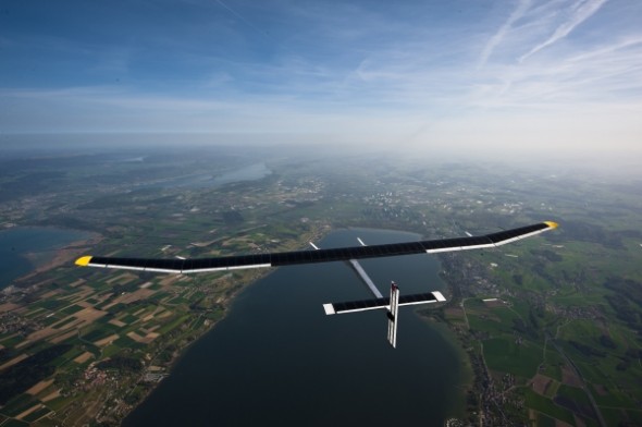 solar-powered-plane-1